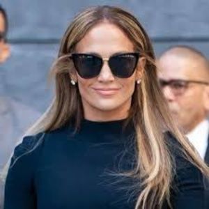 Quay x JLo Reina Cat Eye Sunglasses Black/Gold